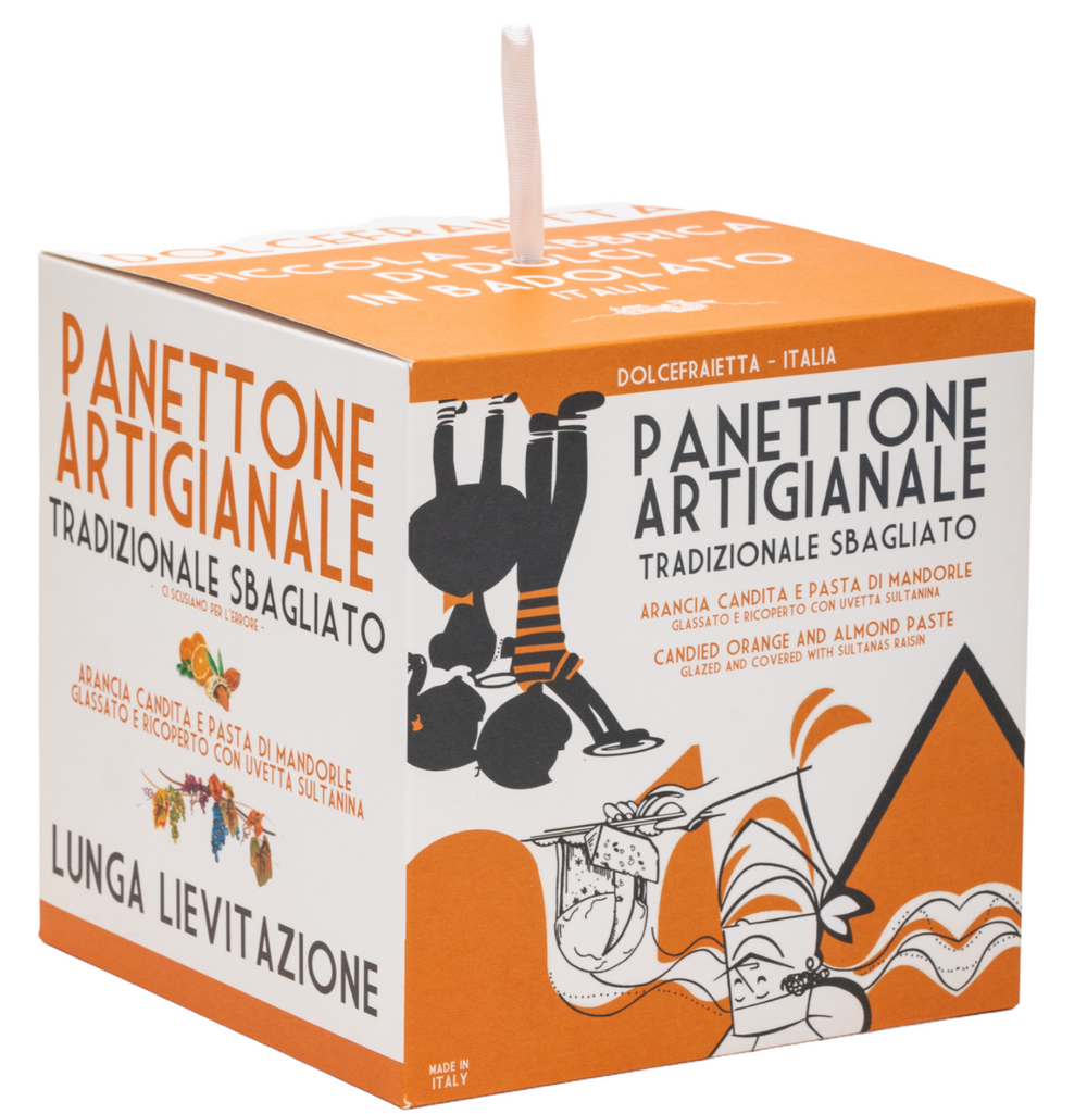 Panettone kandierte Orangen und Mandelpaste überzogen mit Orangen und Rosinen